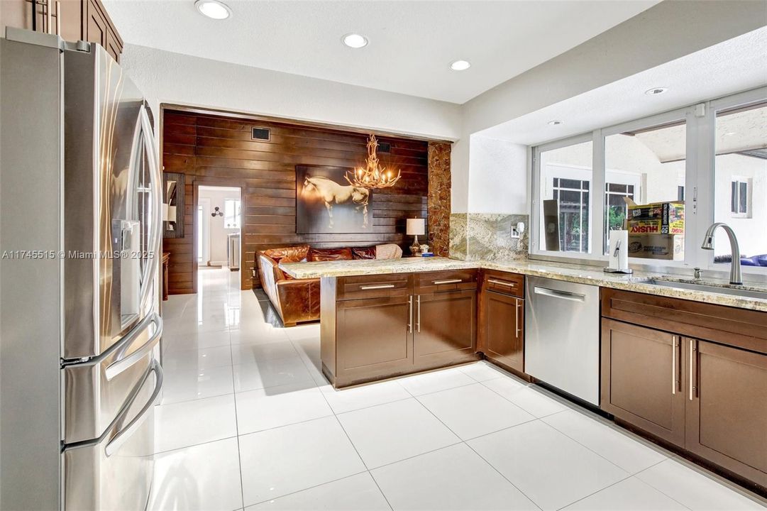 En Venta: $1,699,999 (3 camas, 2 baños, 2372 Pies cuadrados)