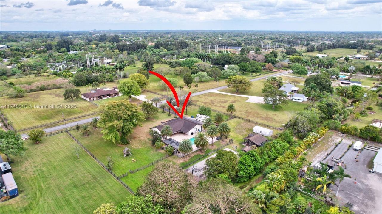 En Venta: $1,699,999 (3 camas, 2 baños, 2372 Pies cuadrados)