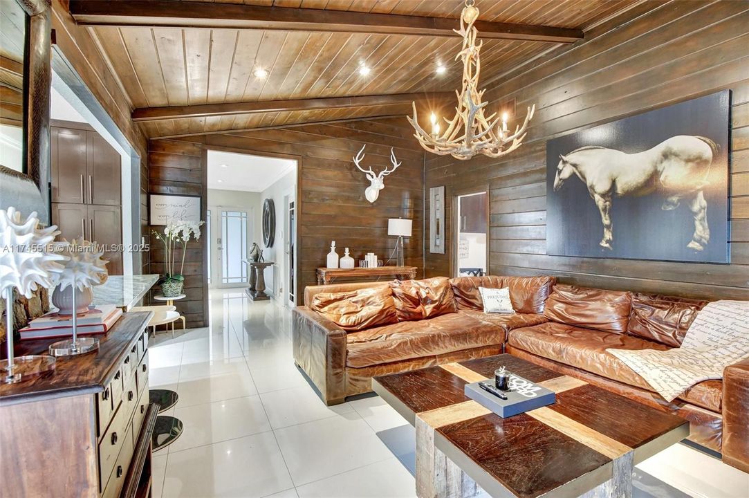 En Venta: $1,699,999 (3 camas, 2 baños, 2372 Pies cuadrados)