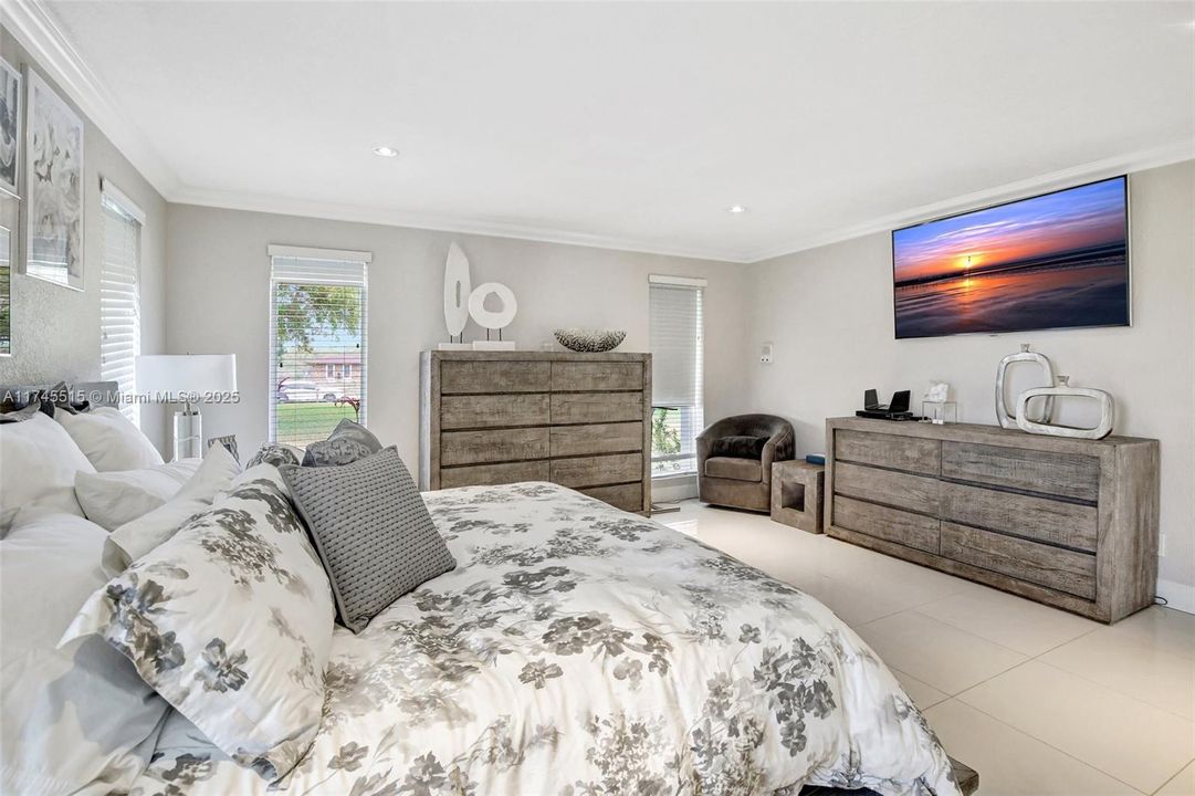 En Venta: $1,699,999 (3 camas, 2 baños, 2372 Pies cuadrados)