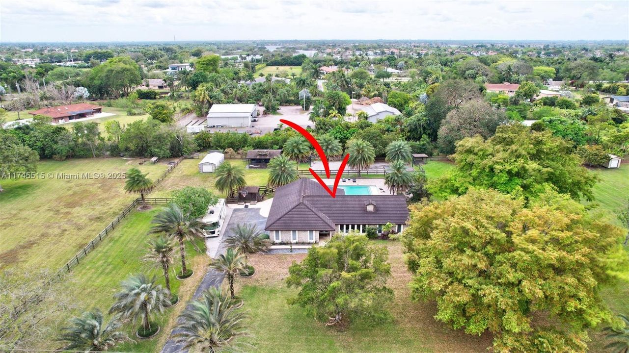 En Venta: $1,699,999 (3 camas, 2 baños, 2372 Pies cuadrados)