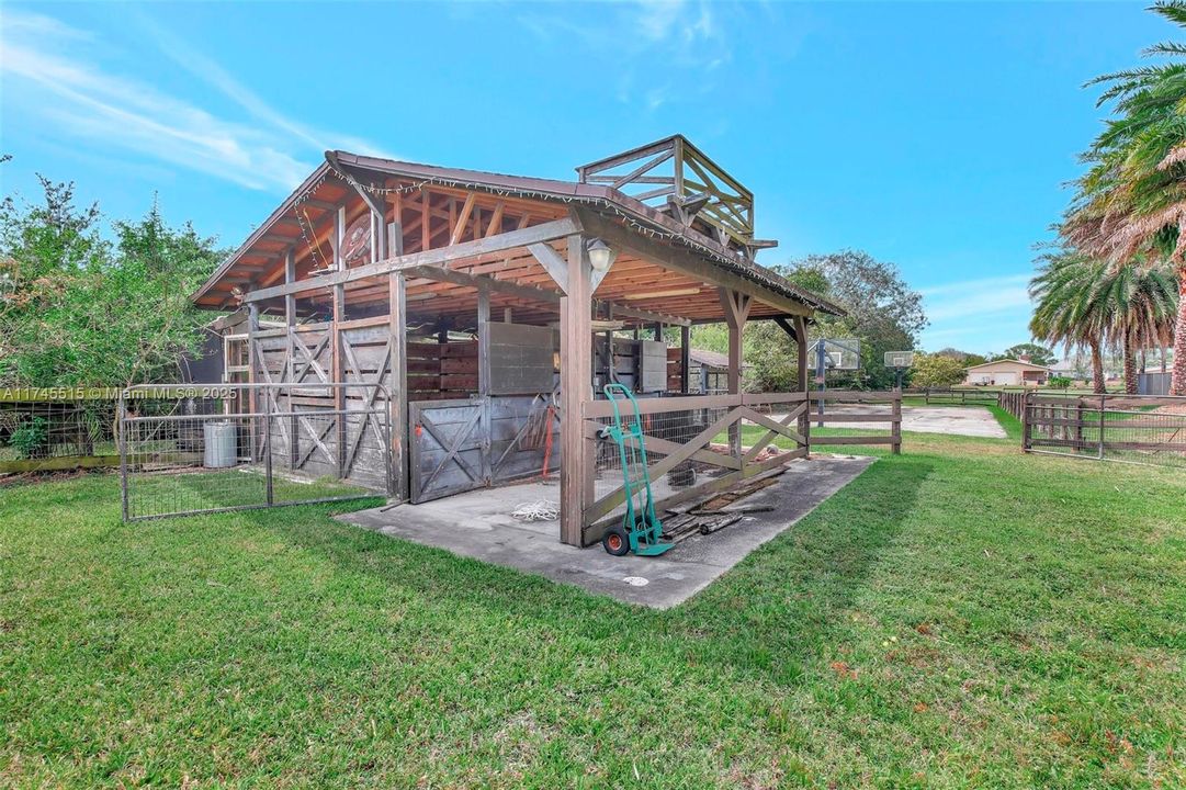 En Venta: $1,699,999 (3 camas, 2 baños, 2372 Pies cuadrados)