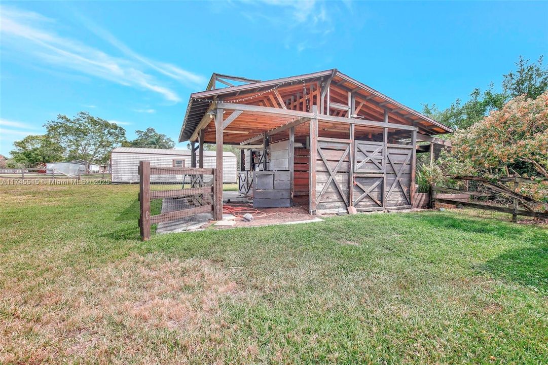 En Venta: $1,699,999 (3 camas, 2 baños, 2372 Pies cuadrados)