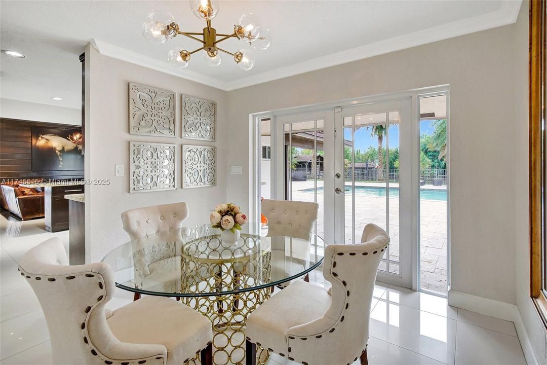 En Venta: $1,699,999 (3 camas, 2 baños, 2372 Pies cuadrados)