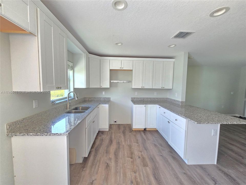 Active With Contract: $289,000 (3 beds, 2 baths, 1333 Square Feet)