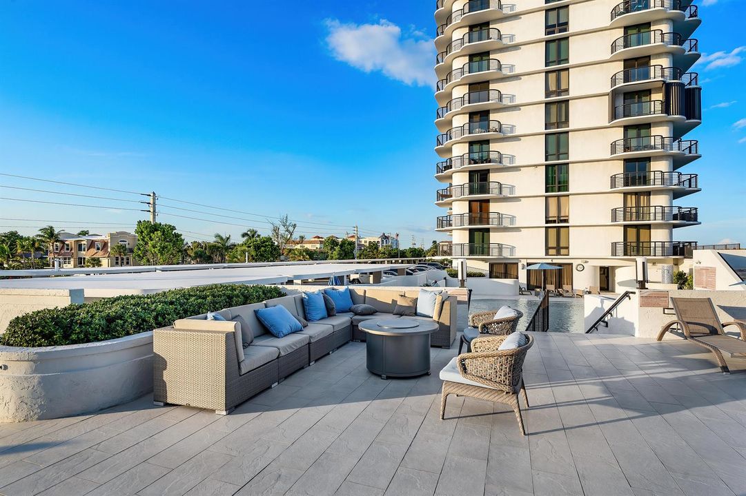 Exterior Lounge area