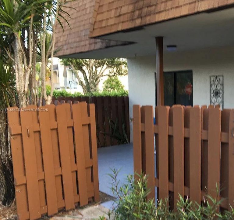 For Sale: $289,900 (3 beds, 2 baths, 1403 Square Feet)