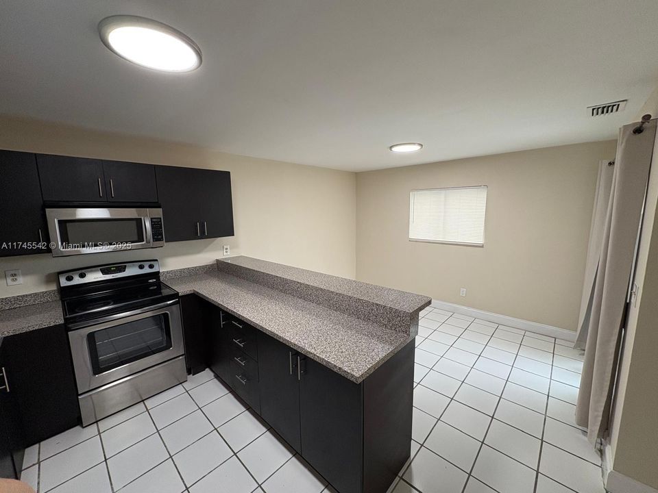 For Sale: $289,900 (3 beds, 2 baths, 1403 Square Feet)