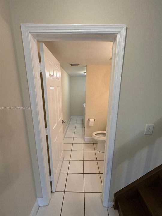 For Sale: $289,900 (3 beds, 2 baths, 1403 Square Feet)