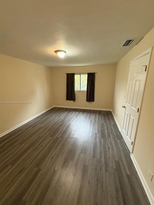 For Sale: $289,900 (3 beds, 2 baths, 1403 Square Feet)