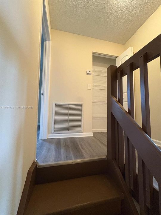 For Sale: $289,900 (3 beds, 2 baths, 1403 Square Feet)