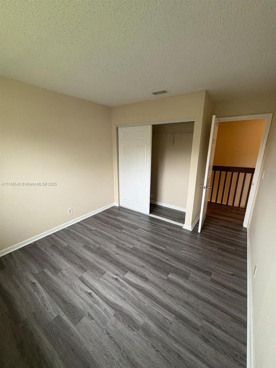 For Sale: $289,900 (3 beds, 2 baths, 1403 Square Feet)