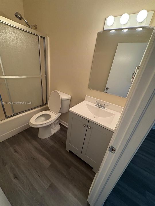 For Sale: $289,900 (3 beds, 2 baths, 1403 Square Feet)