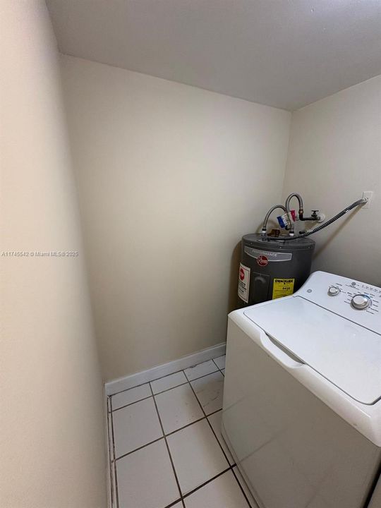 For Sale: $289,900 (3 beds, 2 baths, 1403 Square Feet)