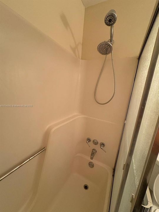 For Sale: $289,900 (3 beds, 2 baths, 1403 Square Feet)