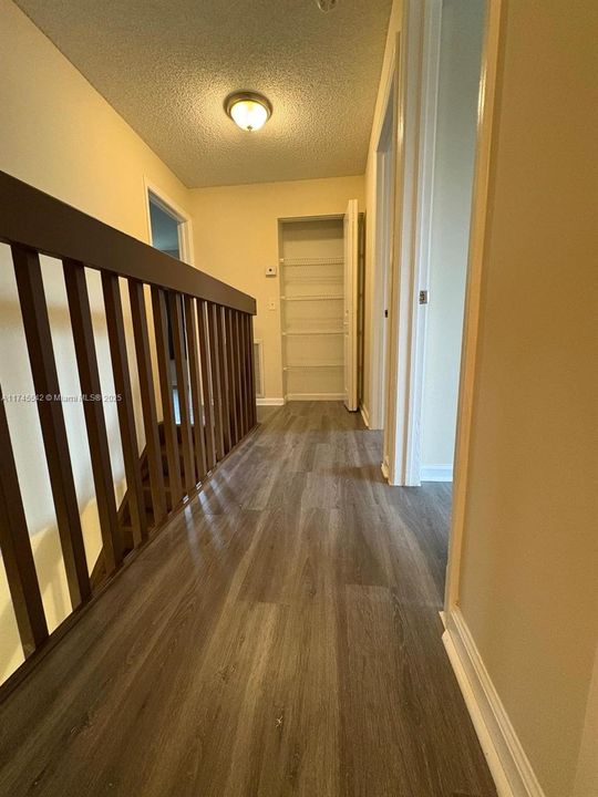 For Sale: $289,900 (3 beds, 2 baths, 1403 Square Feet)