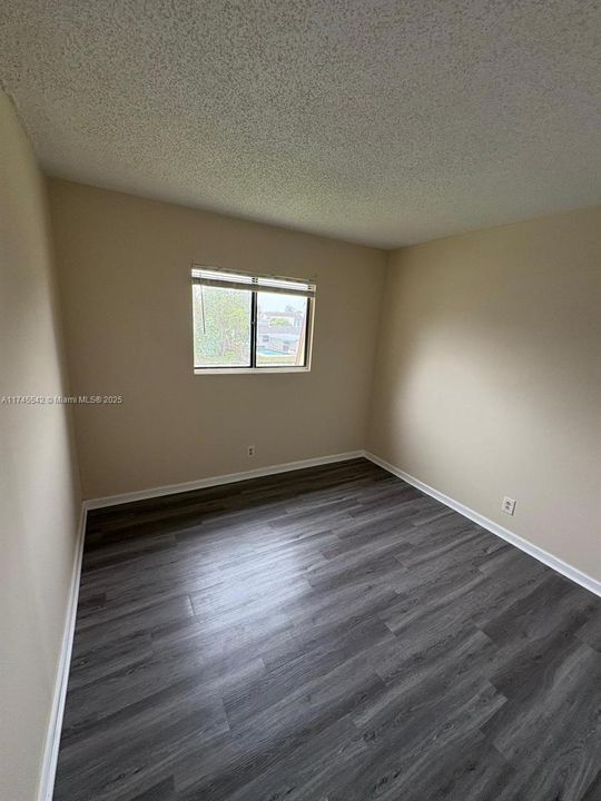 For Sale: $289,900 (3 beds, 2 baths, 1403 Square Feet)