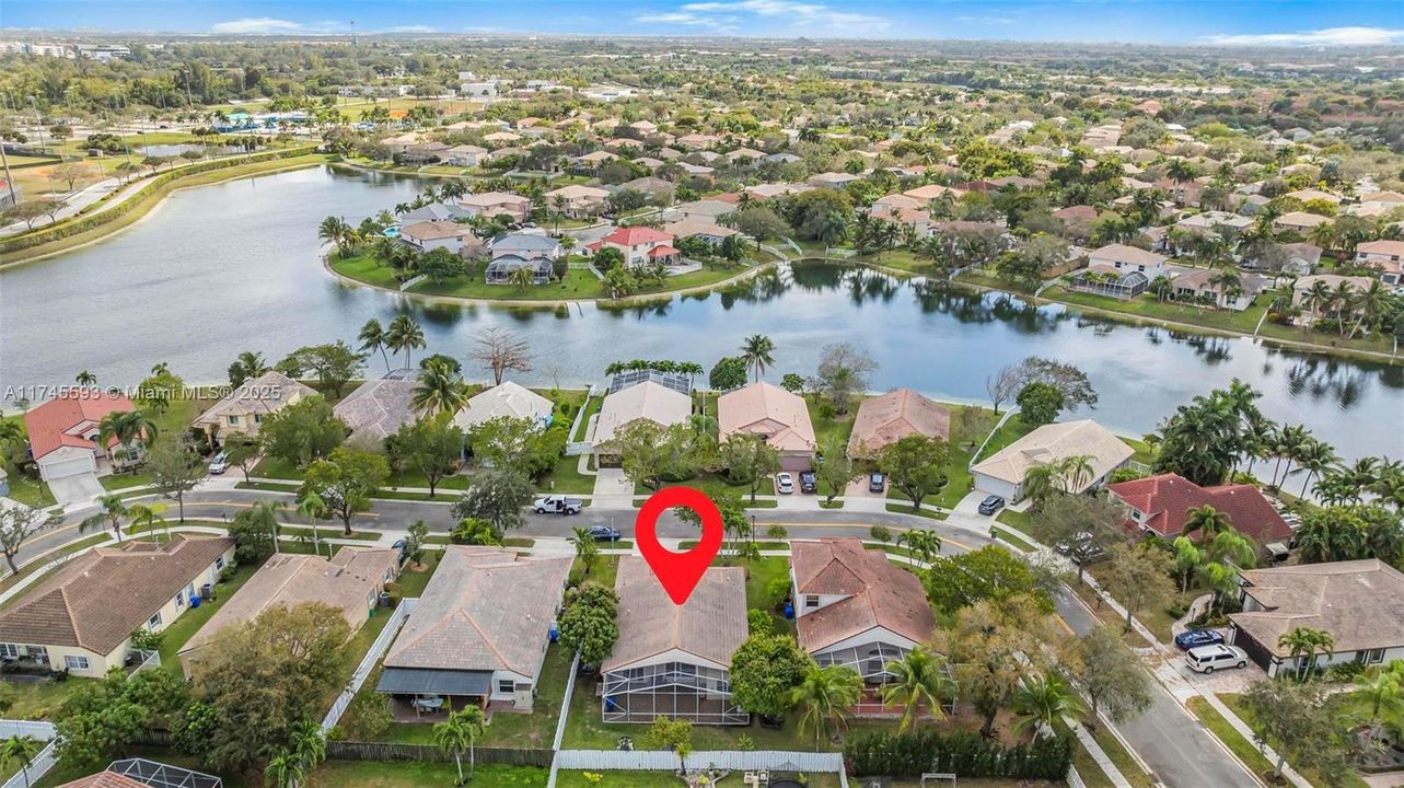 Под контрактом: $638,000 (3 спален, 2 ванн, 1660 Квадратных фут)