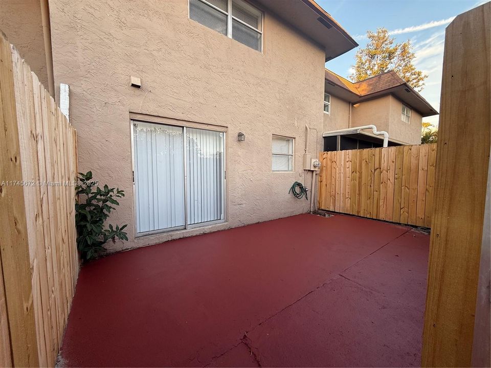 На продажу: $199,990 (2 спален, 1 ванн, 1108 Квадратных фут)