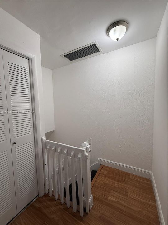 На продажу: $199,990 (2 спален, 1 ванн, 1108 Квадратных фут)