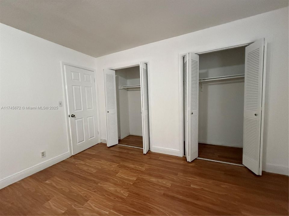 На продажу: $199,990 (2 спален, 1 ванн, 1108 Квадратных фут)