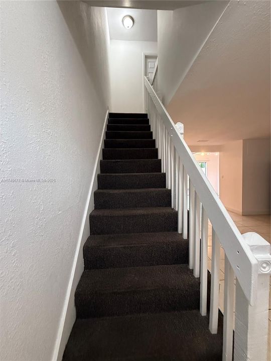 На продажу: $199,990 (2 спален, 1 ванн, 1108 Квадратных фут)