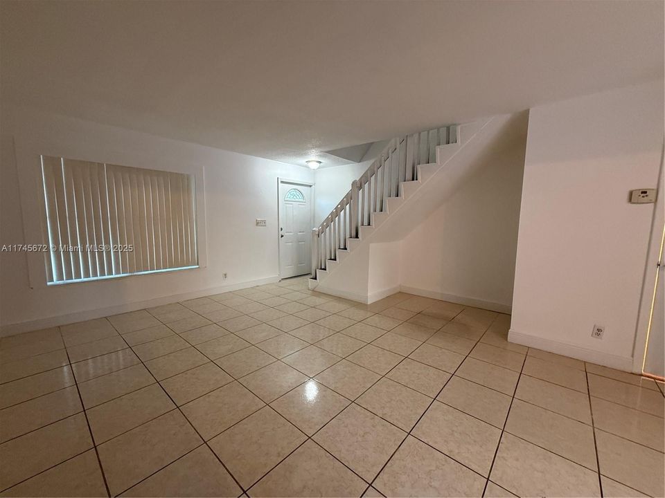 На продажу: $199,990 (2 спален, 1 ванн, 1108 Квадратных фут)