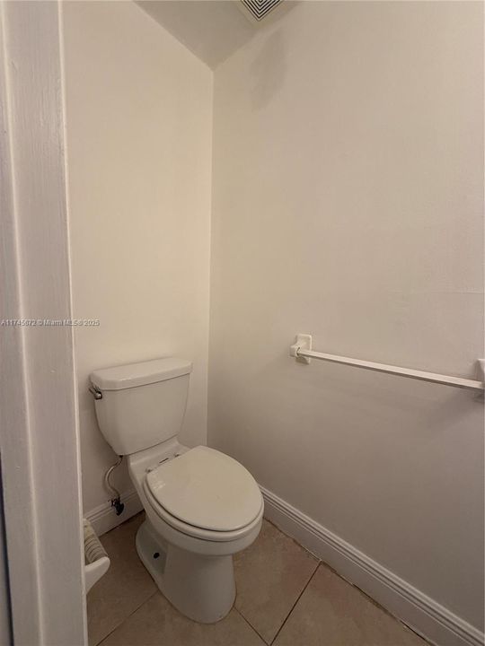 На продажу: $199,990 (2 спален, 1 ванн, 1108 Квадратных фут)