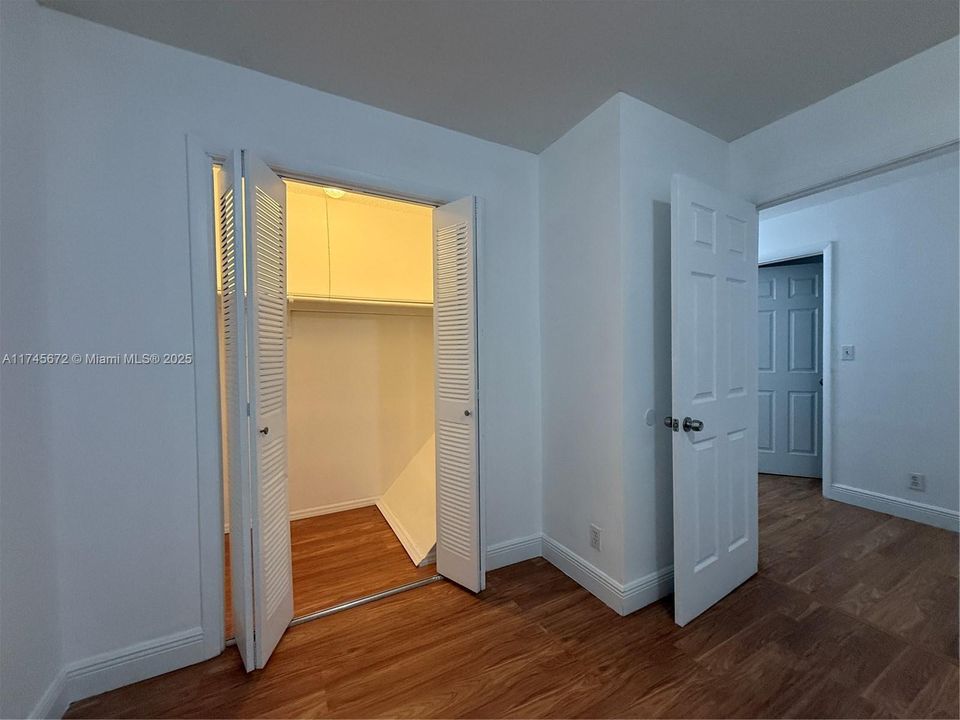 На продажу: $199,990 (2 спален, 1 ванн, 1108 Квадратных фут)