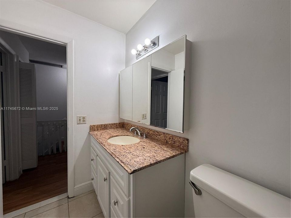 На продажу: $199,990 (2 спален, 1 ванн, 1108 Квадратных фут)