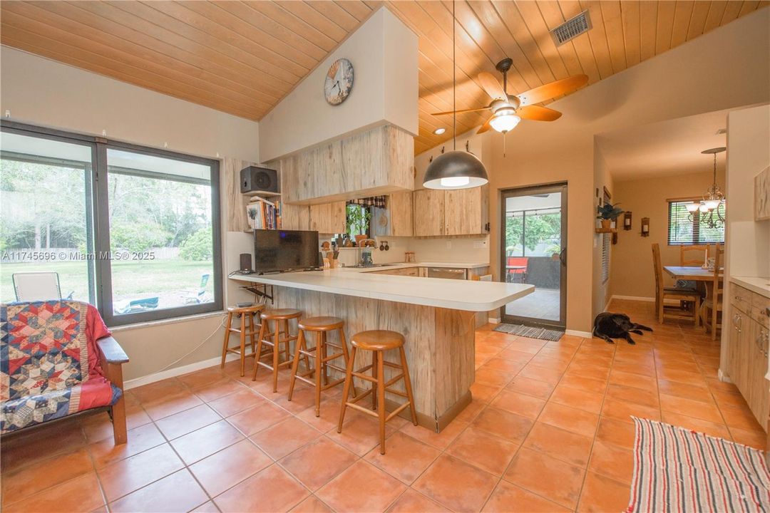 待售: $999,900 (4 贝兹, 2 浴室, 2890 平方英尺)