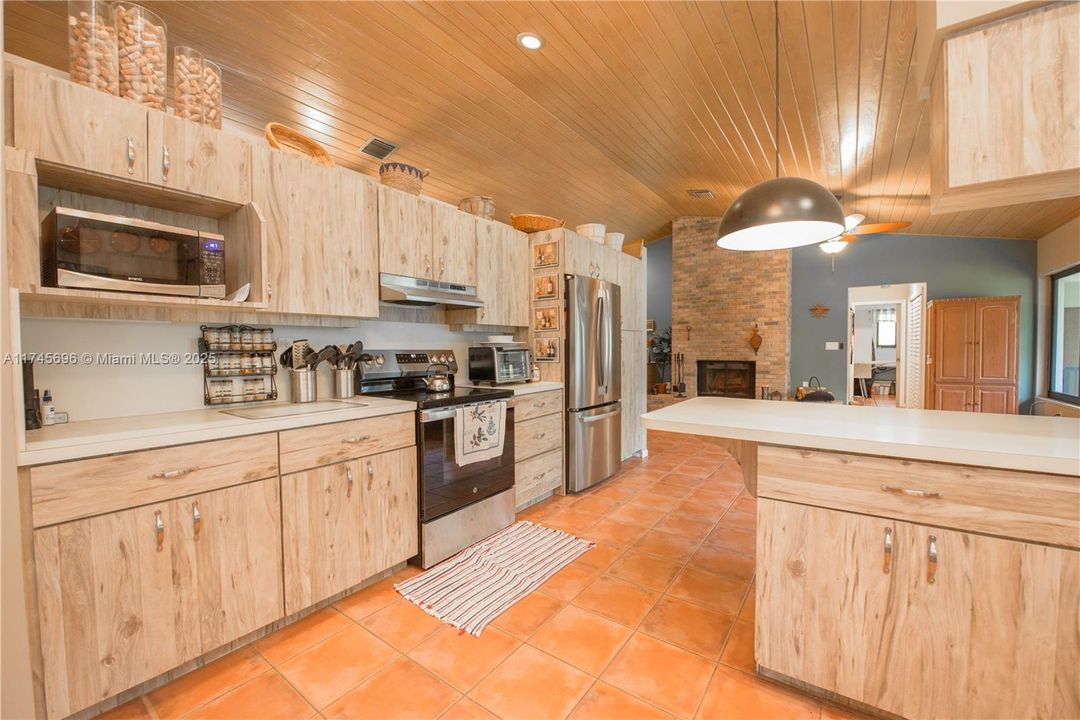 待售: $999,900 (4 贝兹, 2 浴室, 2890 平方英尺)