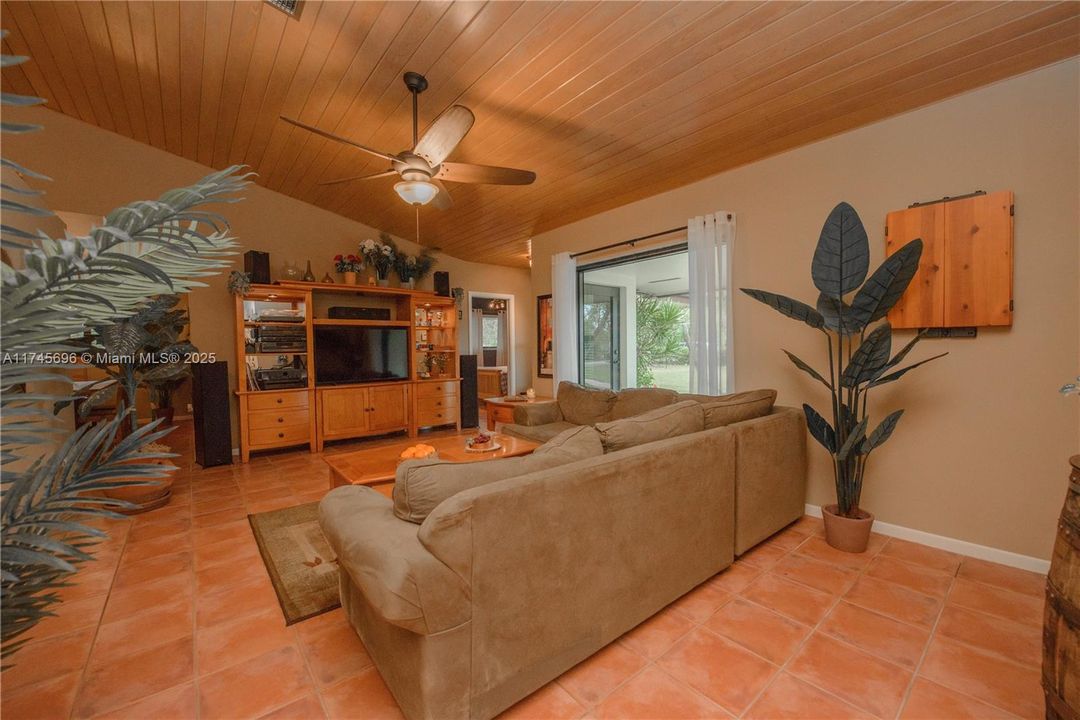 待售: $999,900 (4 贝兹, 2 浴室, 2890 平方英尺)