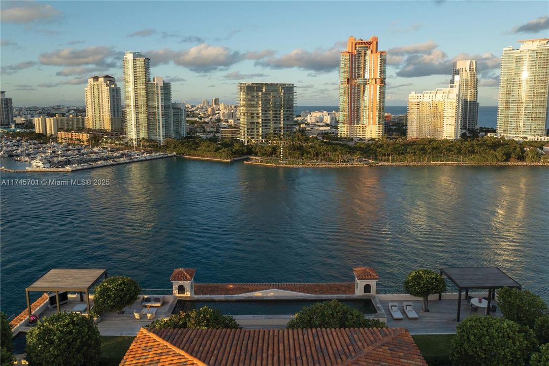 En Venta: $85,000,000 (5 camas, 5 baños, 9775 Pies cuadrados)