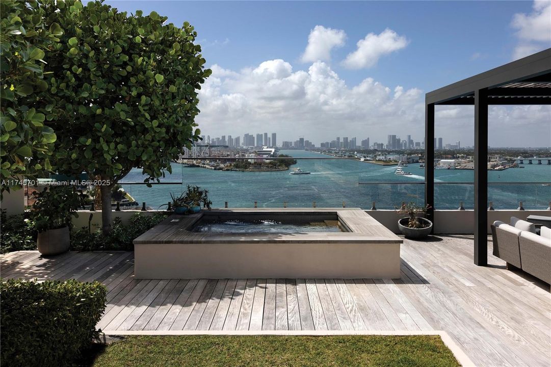 En Venta: $85,000,000 (5 camas, 5 baños, 9775 Pies cuadrados)