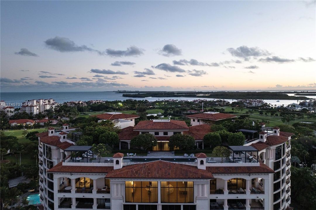 En Venta: $85,000,000 (5 camas, 5 baños, 9775 Pies cuadrados)