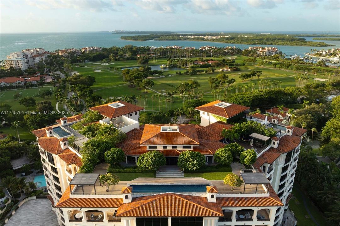 En Venta: $85,000,000 (5 camas, 5 baños, 9775 Pies cuadrados)
