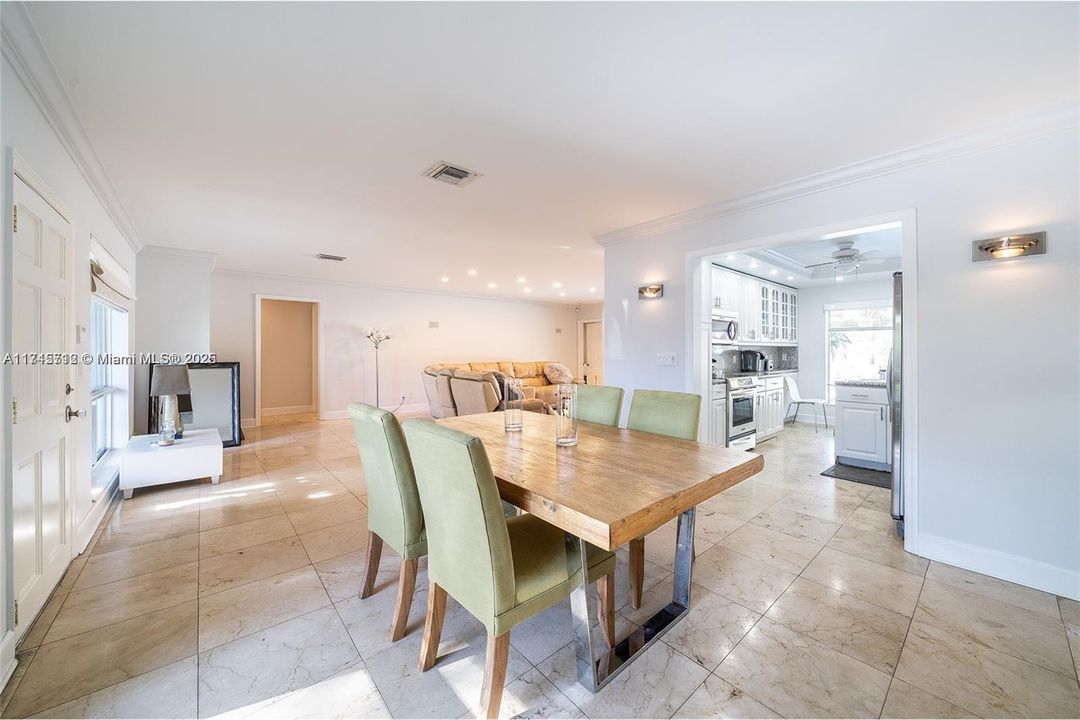 Recently Rented: $8,500 (3 beds, 2 baths, 2247 Square Feet)