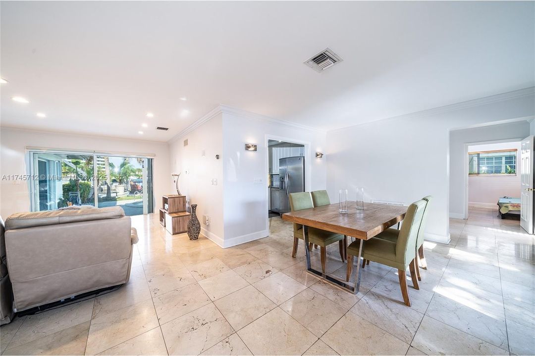 Recently Rented: $8,500 (3 beds, 2 baths, 2247 Square Feet)