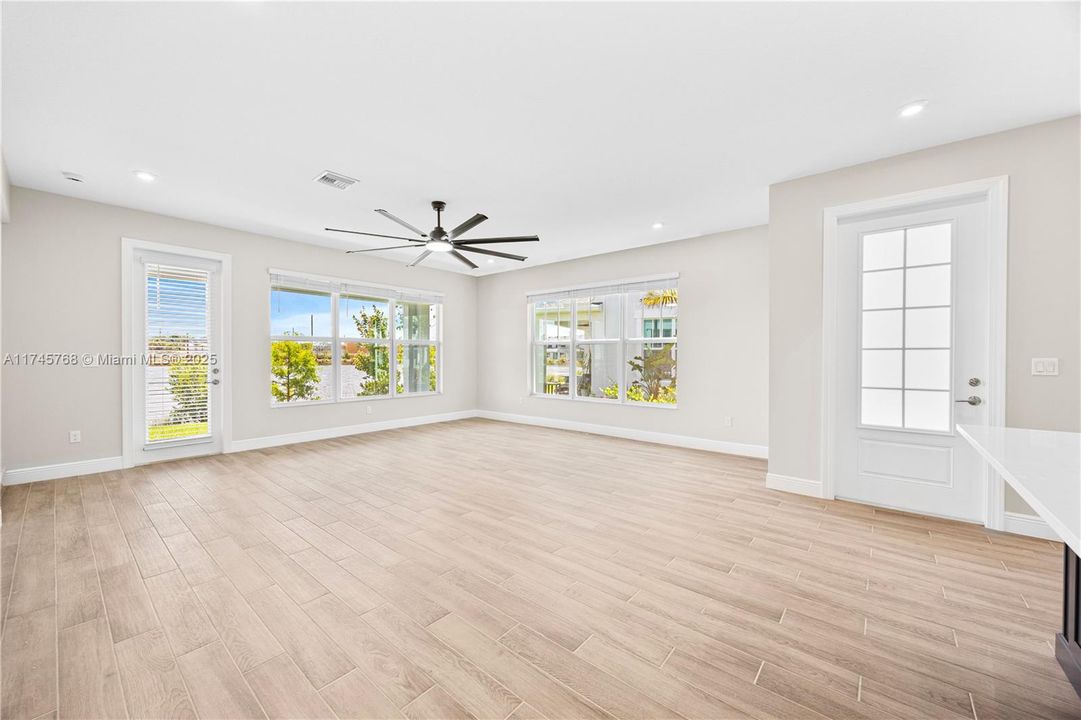 Recently Rented: $3,400 (3 beds, 2 baths, 0 Square Feet)