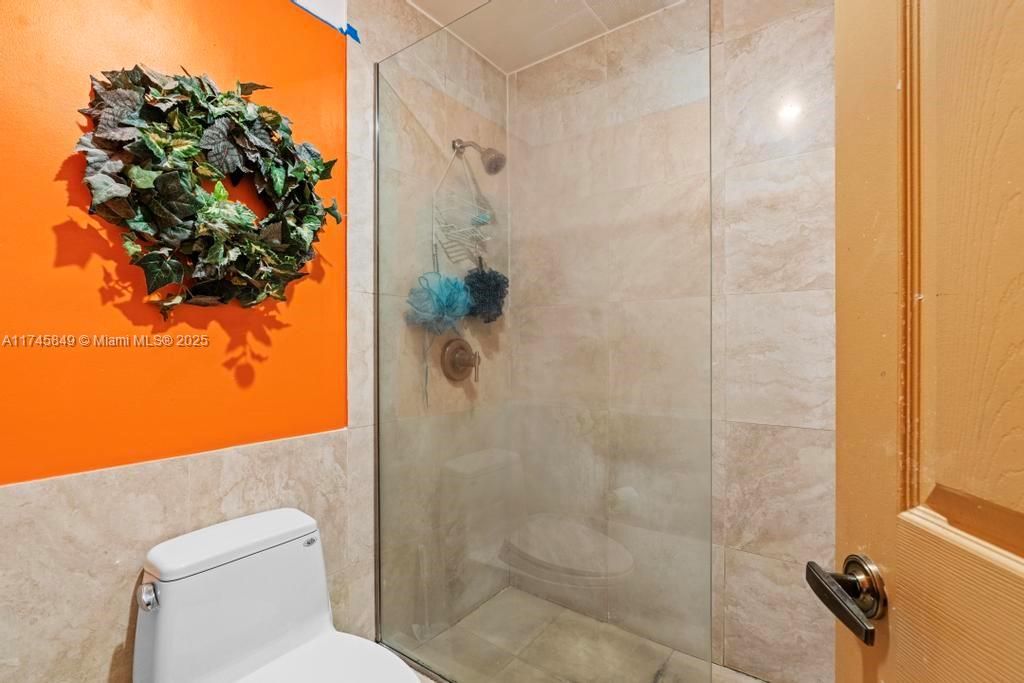 Recently Sold: $650,000 (4 beds, 2 baths, 2885 Square Feet)