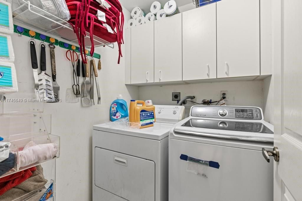 Recently Sold: $650,000 (4 beds, 2 baths, 2885 Square Feet)