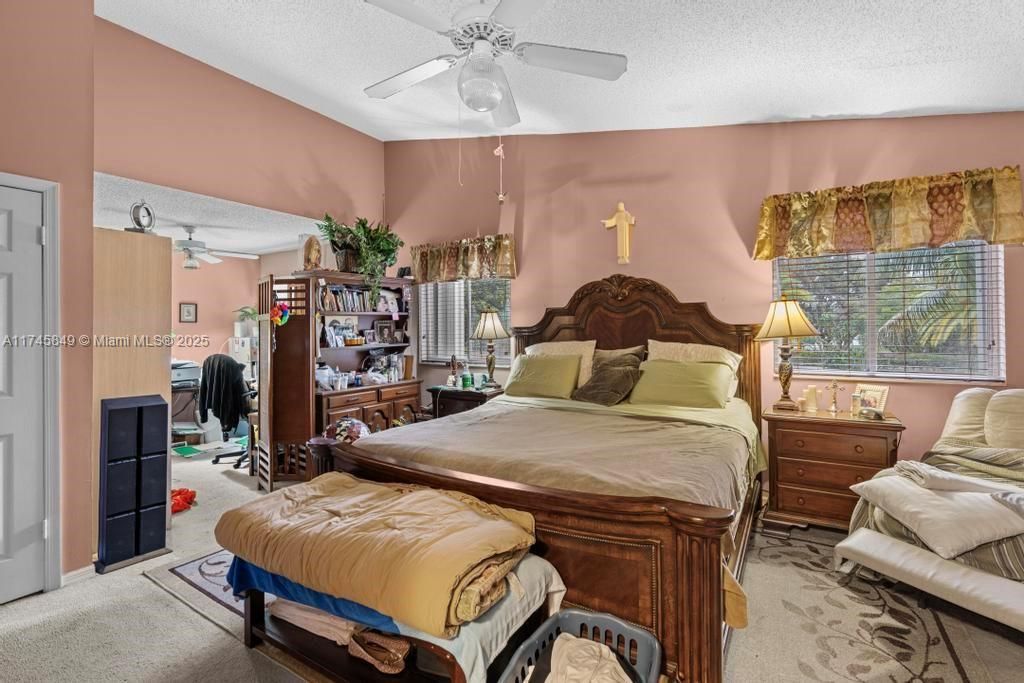 Recently Sold: $650,000 (4 beds, 2 baths, 2885 Square Feet)