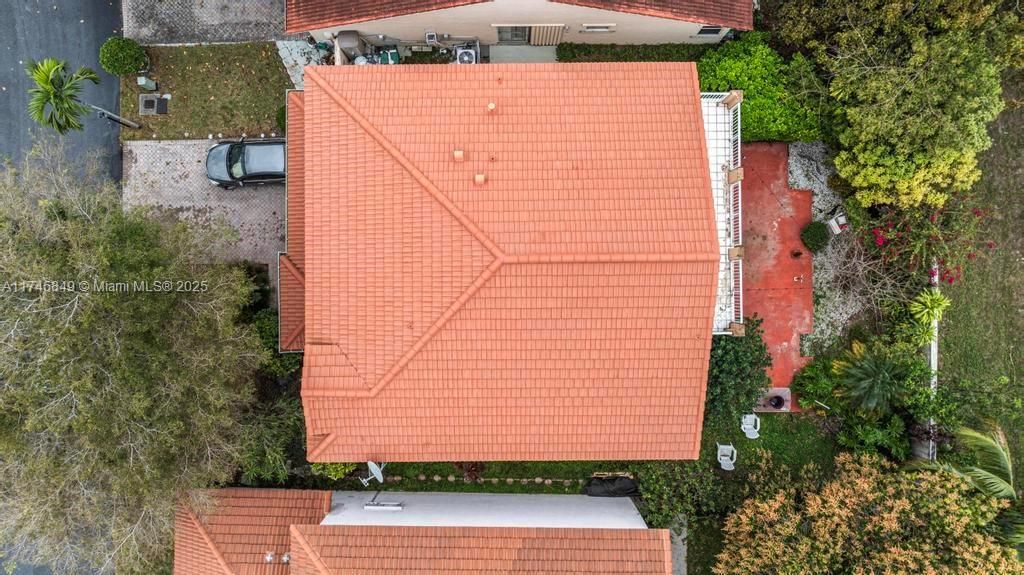 Recently Sold: $650,000 (4 beds, 2 baths, 2885 Square Feet)