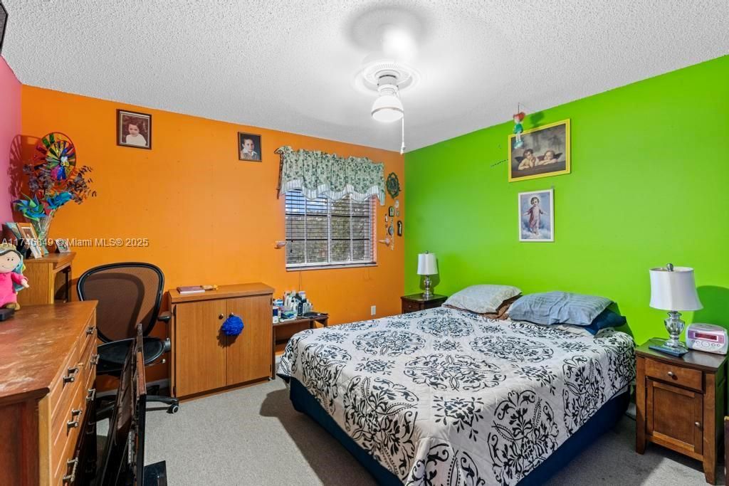 Recently Sold: $650,000 (4 beds, 2 baths, 2885 Square Feet)