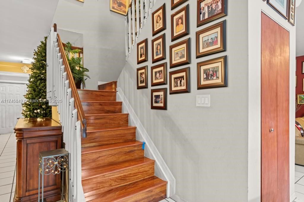 Recently Sold: $650,000 (4 beds, 2 baths, 2885 Square Feet)