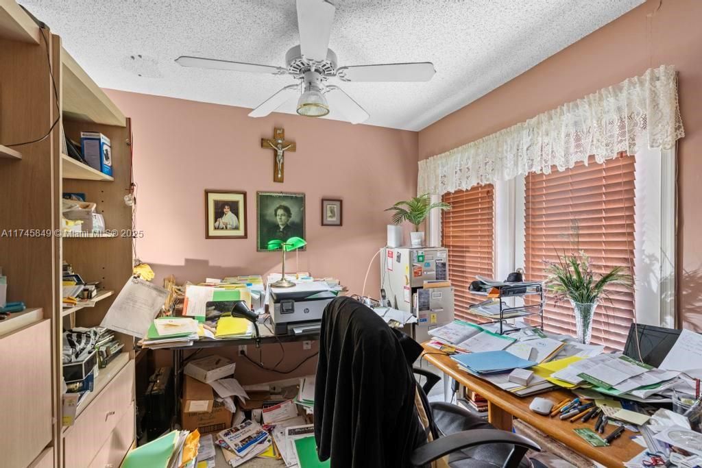 Recently Sold: $650,000 (4 beds, 2 baths, 2885 Square Feet)