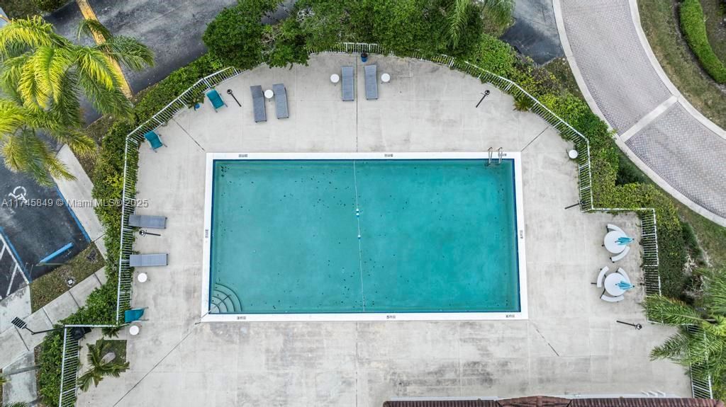 Recently Sold: $650,000 (4 beds, 2 baths, 2885 Square Feet)