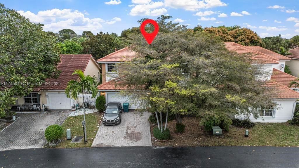 Recently Sold: $650,000 (4 beds, 2 baths, 2885 Square Feet)