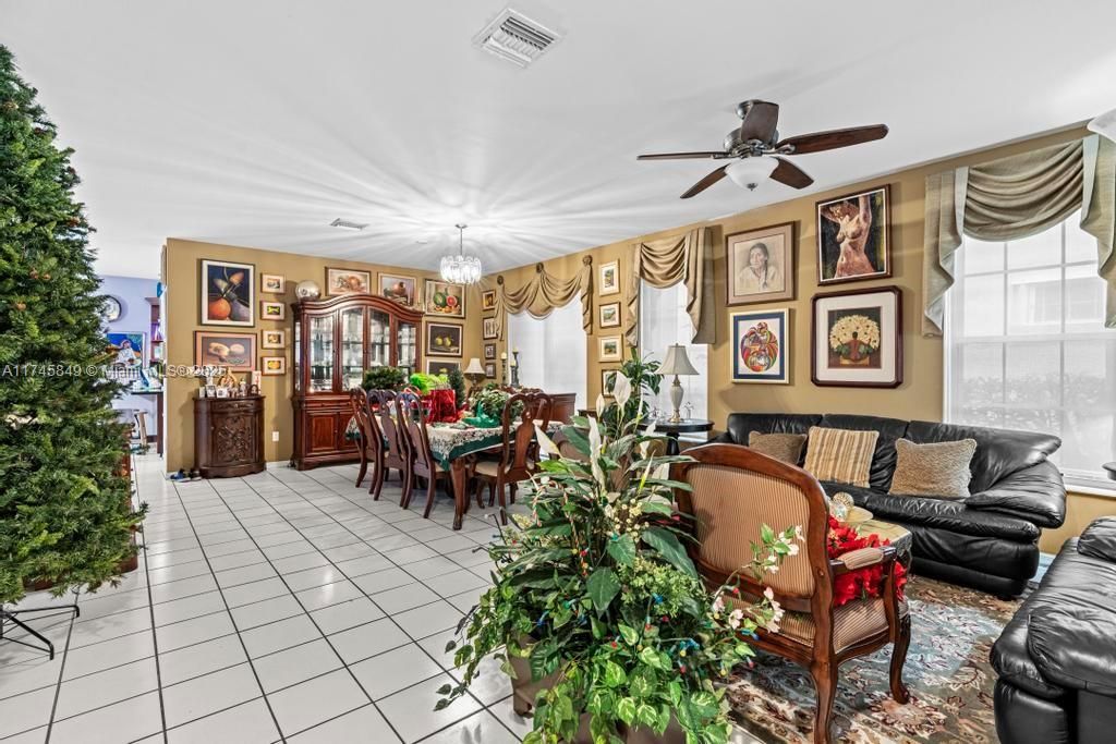 Recently Sold: $650,000 (4 beds, 2 baths, 2885 Square Feet)